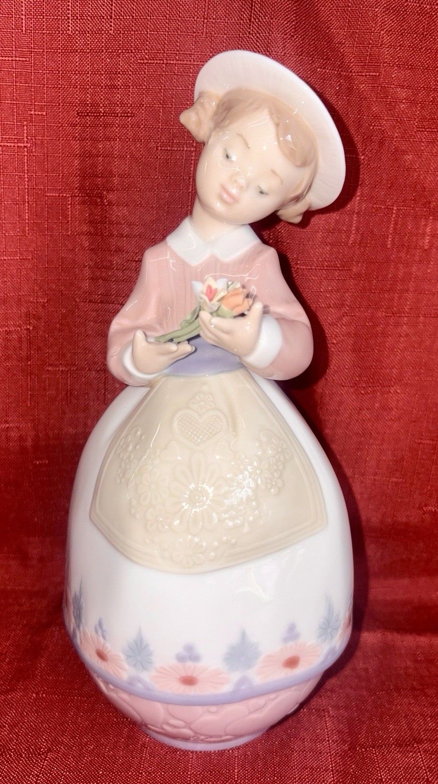 LLADRO TREASURES OF THE HEART  PORCELAIN FIGURINE  6554 W/ BOX