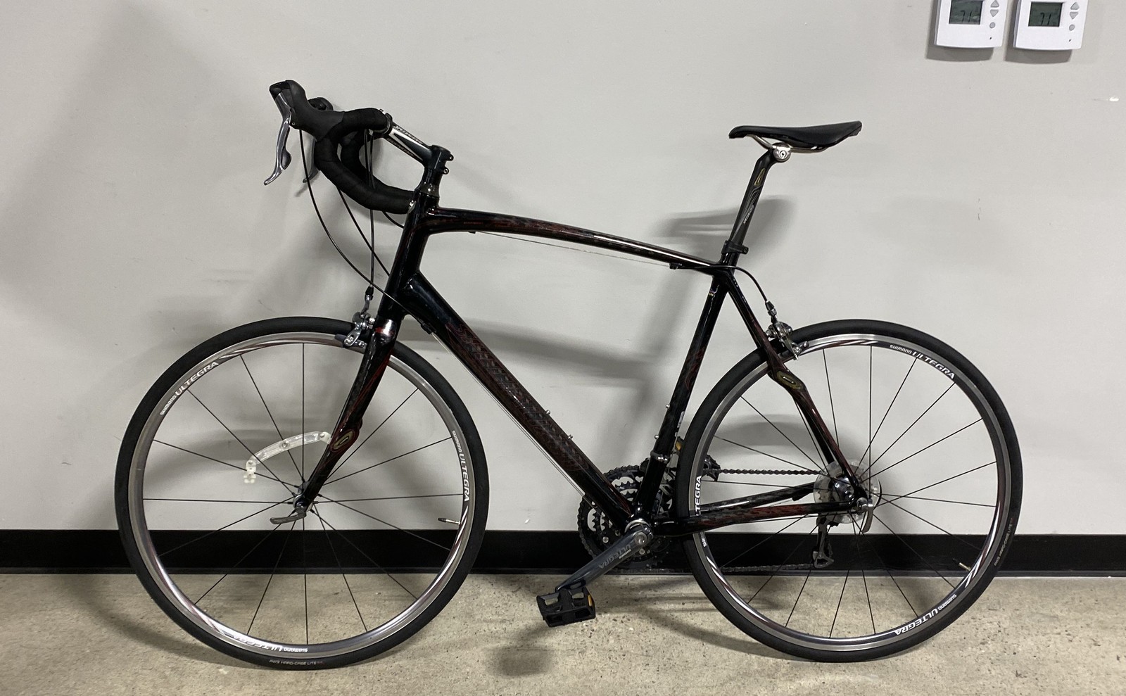 Specialized Road Bike FACT Carbon Fiber Shimano Ultegra Components