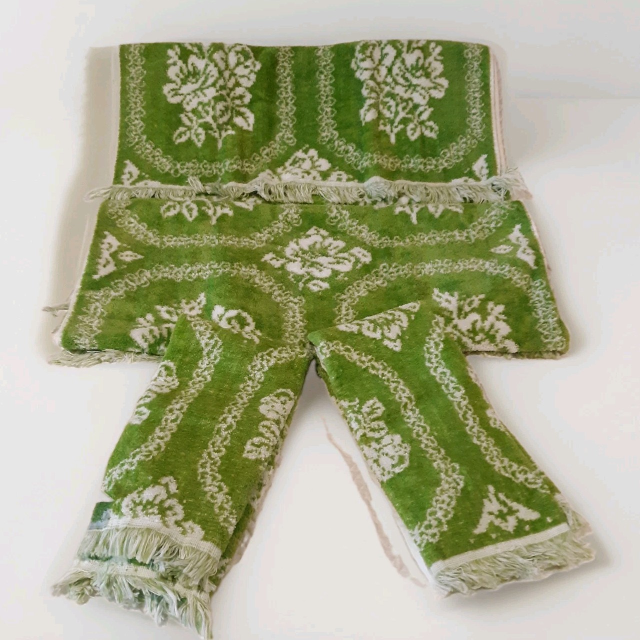 Vtg State Pride Sculpted MCM Green & White Floral Fringe Towel Set /4 USA Cannon Vtg State Pride Sculpted MCM Green & White Floral Fringe Towel Set /4 USA Cannon