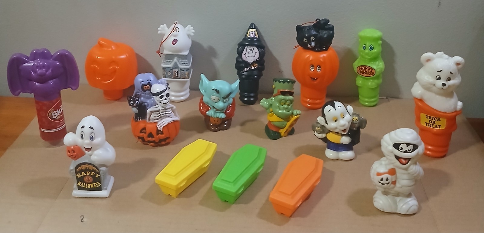 Halloween Mixed 80s 90s Candy Toppers Containers Lot of 17 VG Halloween Mixed 80s 90s Candy Toppers Containers Lot of 17 VG