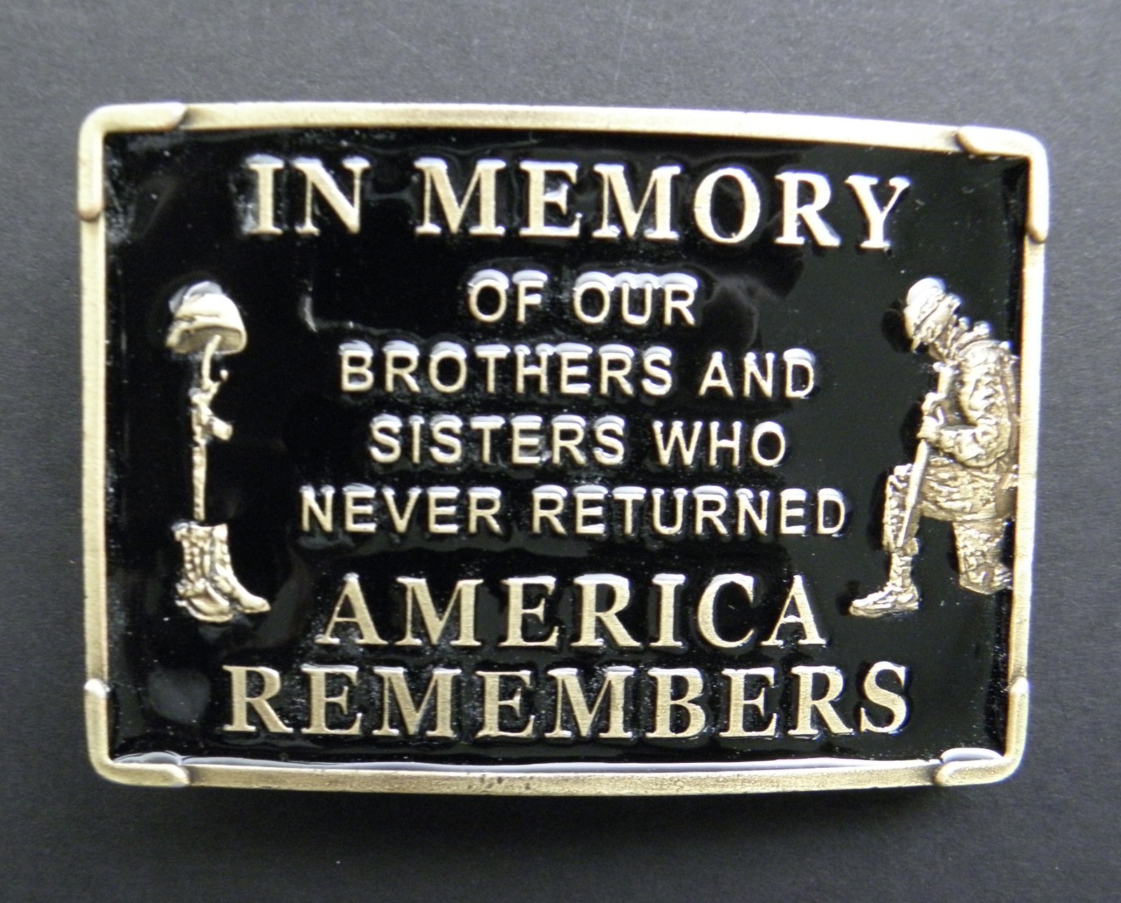 VIETNAM IN MEMORY BELT BUCKLE 3.25 INCHES AMERICA REMEMBERS