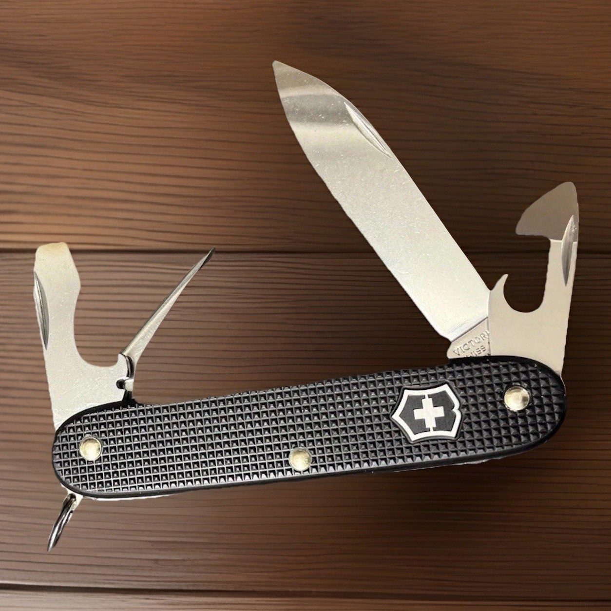 Victorinox Pioneer Alox Black 93mm Refined Swiss Army Knife HD Aluminum Handle X