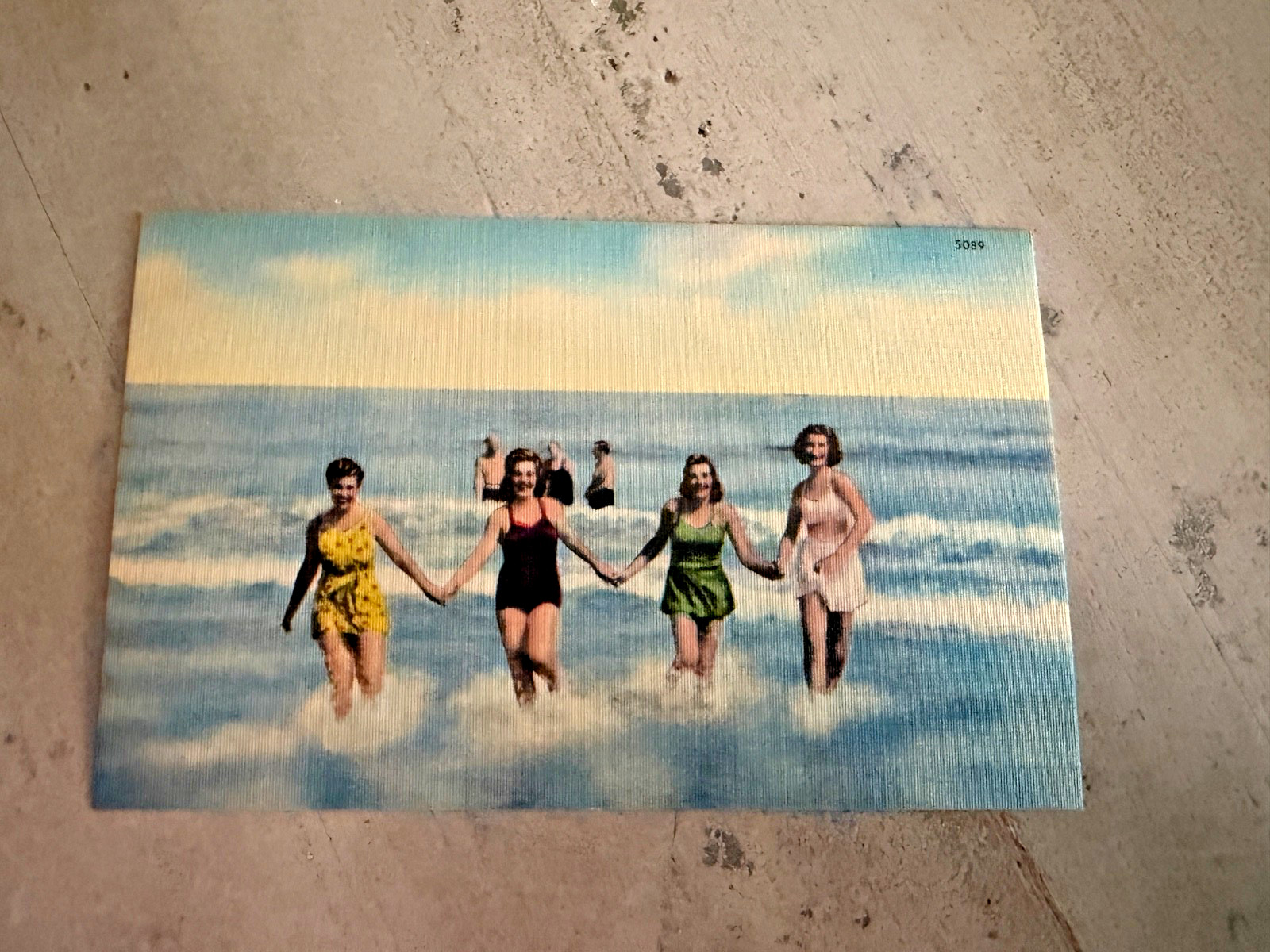 Postcard Bathing Beauties Holding Hands Beach Linen Unposted