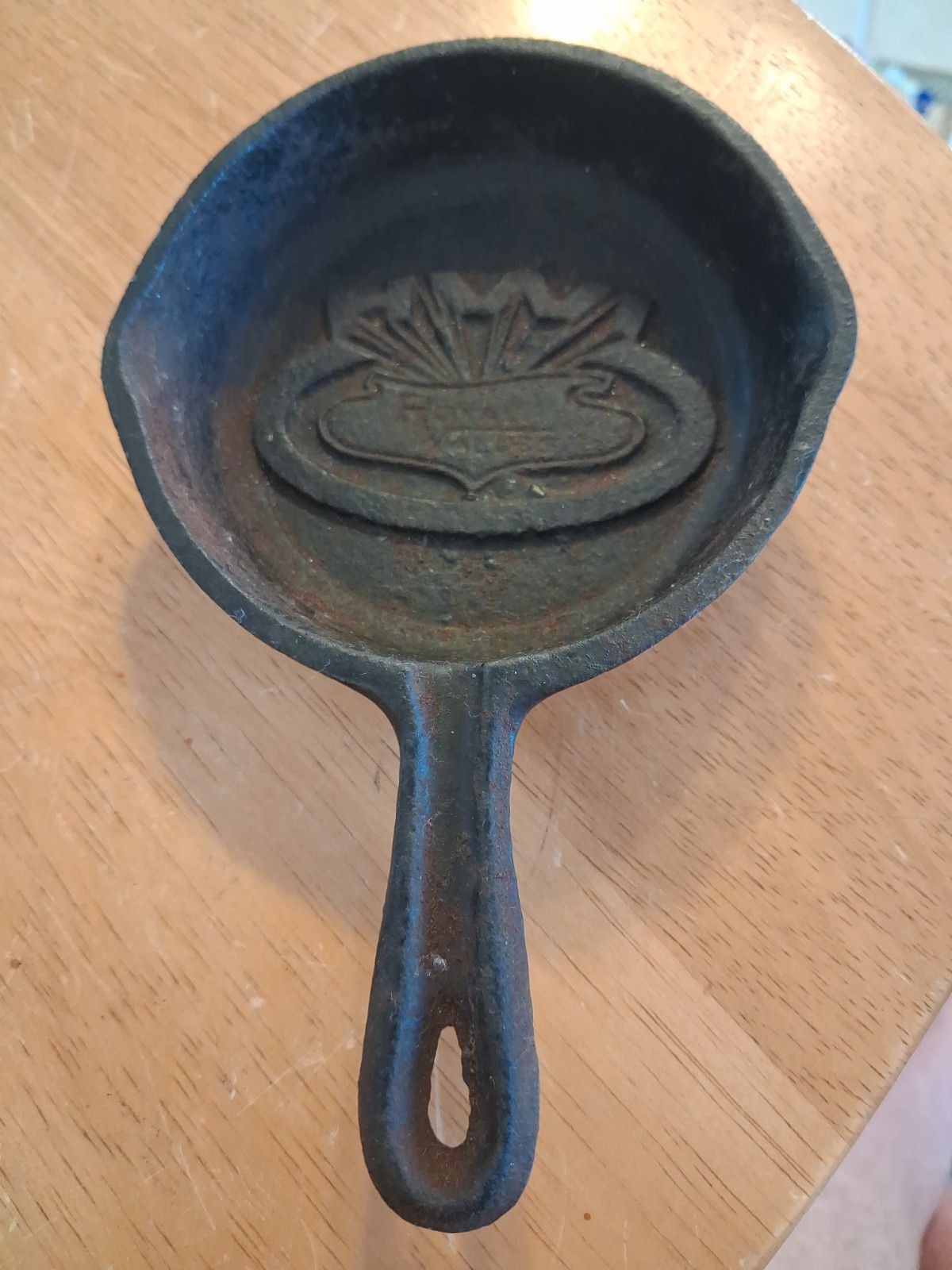 Vintage BSR STARBURST Mini Cast Iron Skillet 3 1/2 Good Condition ROYAL VALUE
