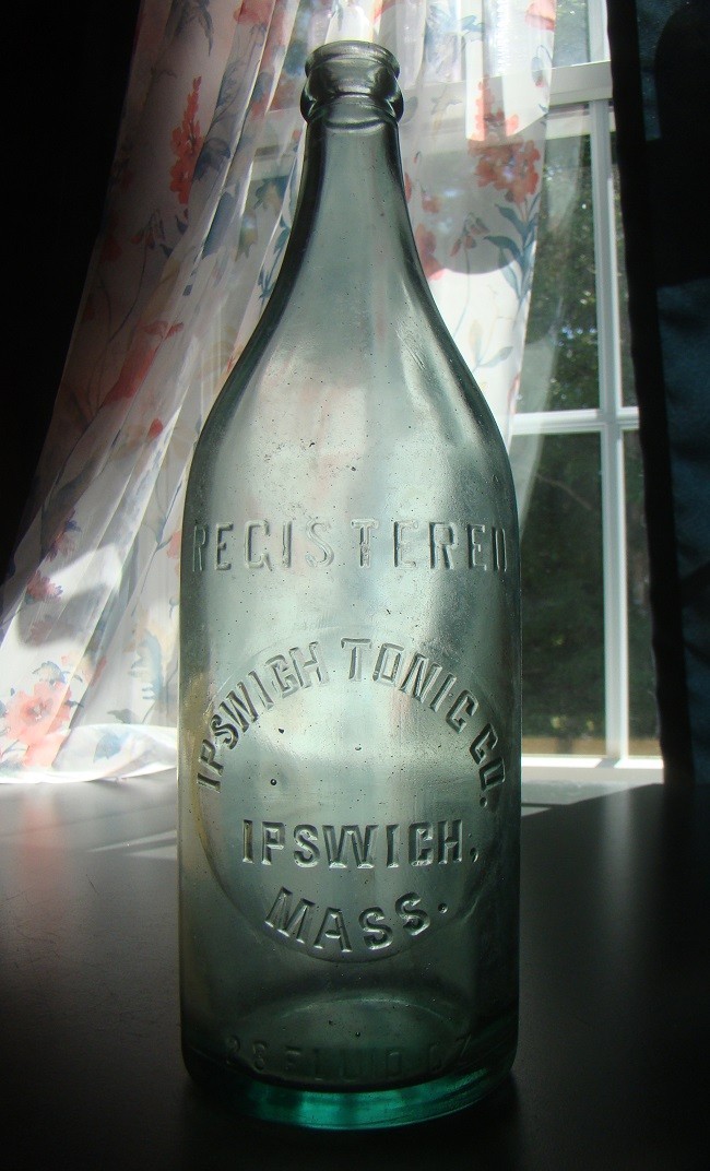 Vintage IPSWICH TONIC CO. - IPSWICH, MASS. 28 Oz. Soda Bottle