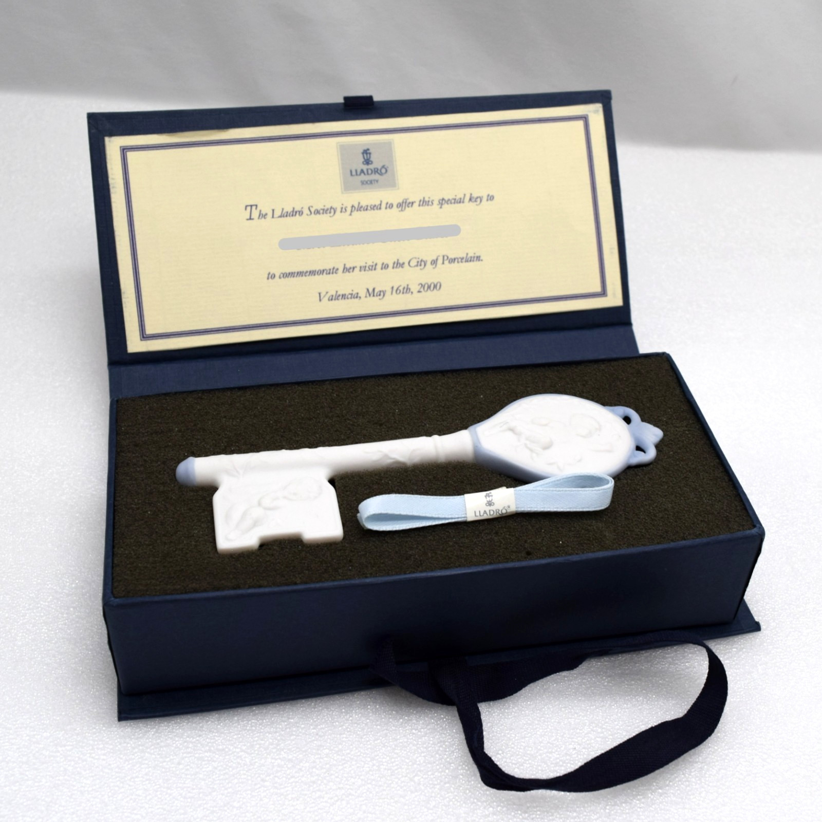 Pristine Vintage Lladró 2000 Collectors Society Porcelain Key W/ Box & COA Pristine Vintage Lladró 2000 Collectors Society Porcelain Key W/ Box & COA