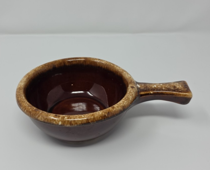 BROWN DRIP GLAZED POTTERY, HULL SOUP, CHILI BOWL W/HANDLE, USA, OVEN PROOF