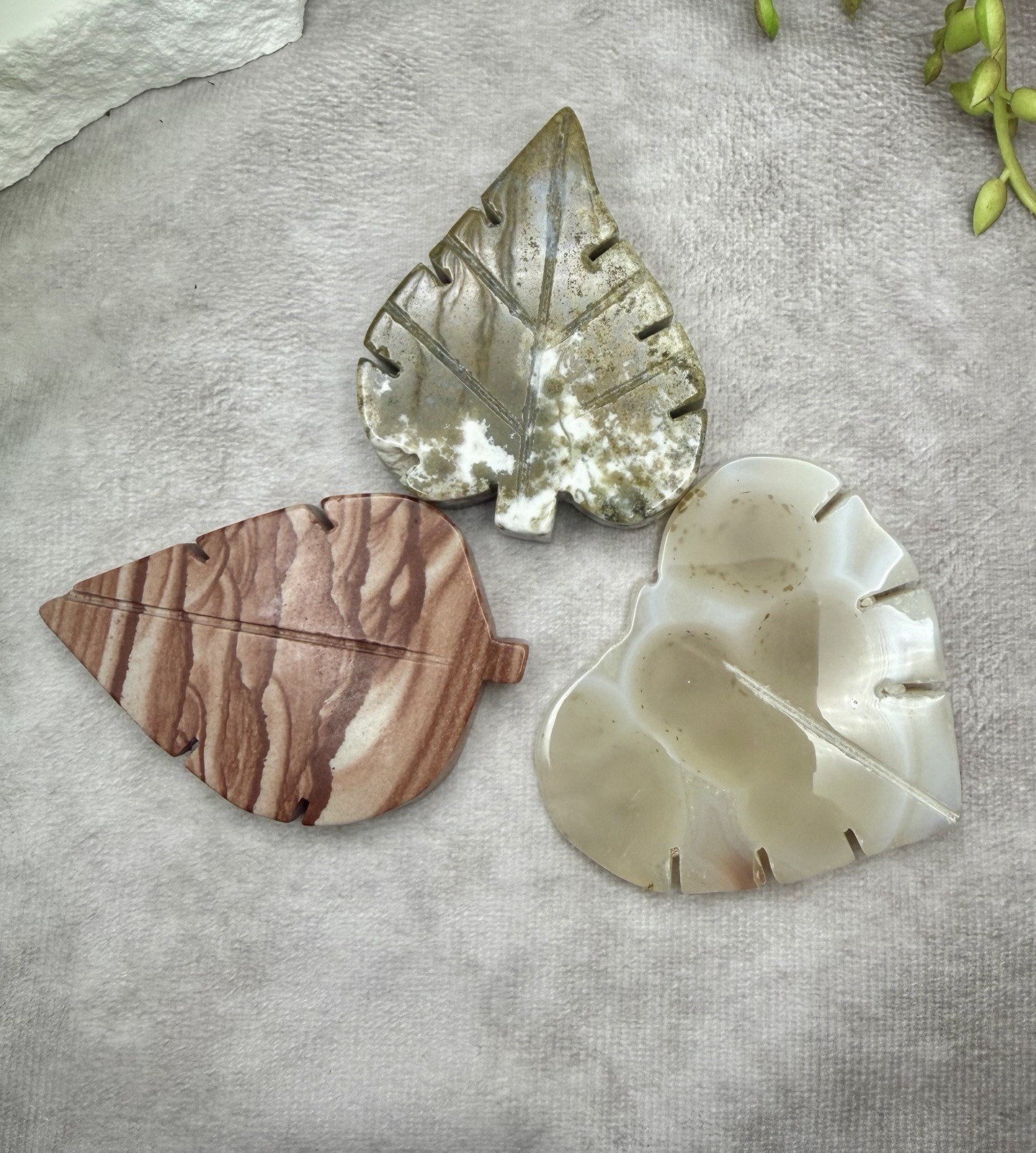 Crystal 195g Lot Of 3 Leaf Carvings Agate, OJ, Nevada Wonderstone Mineral