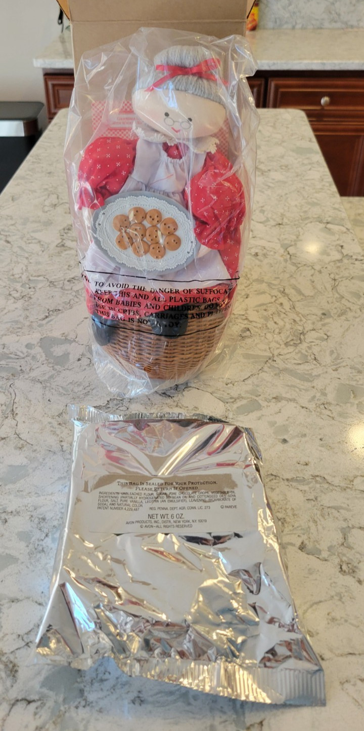 New Vintage Avon Edible Doll Grandma Gretta\'s Chocolate Chip Cookie Basket