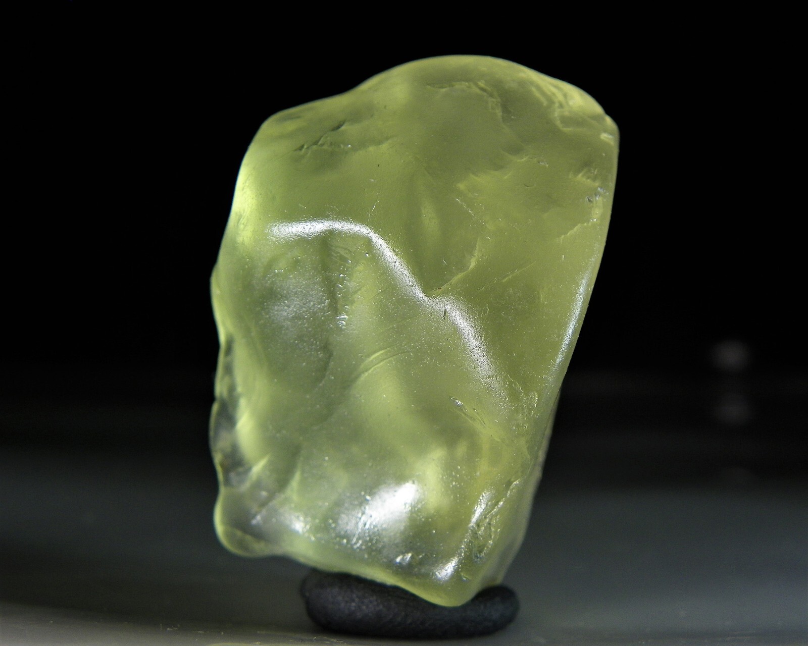 194 ct 100% Natural Libyan Desert Glass Meteorite Rare specimen  1  5/8 ”