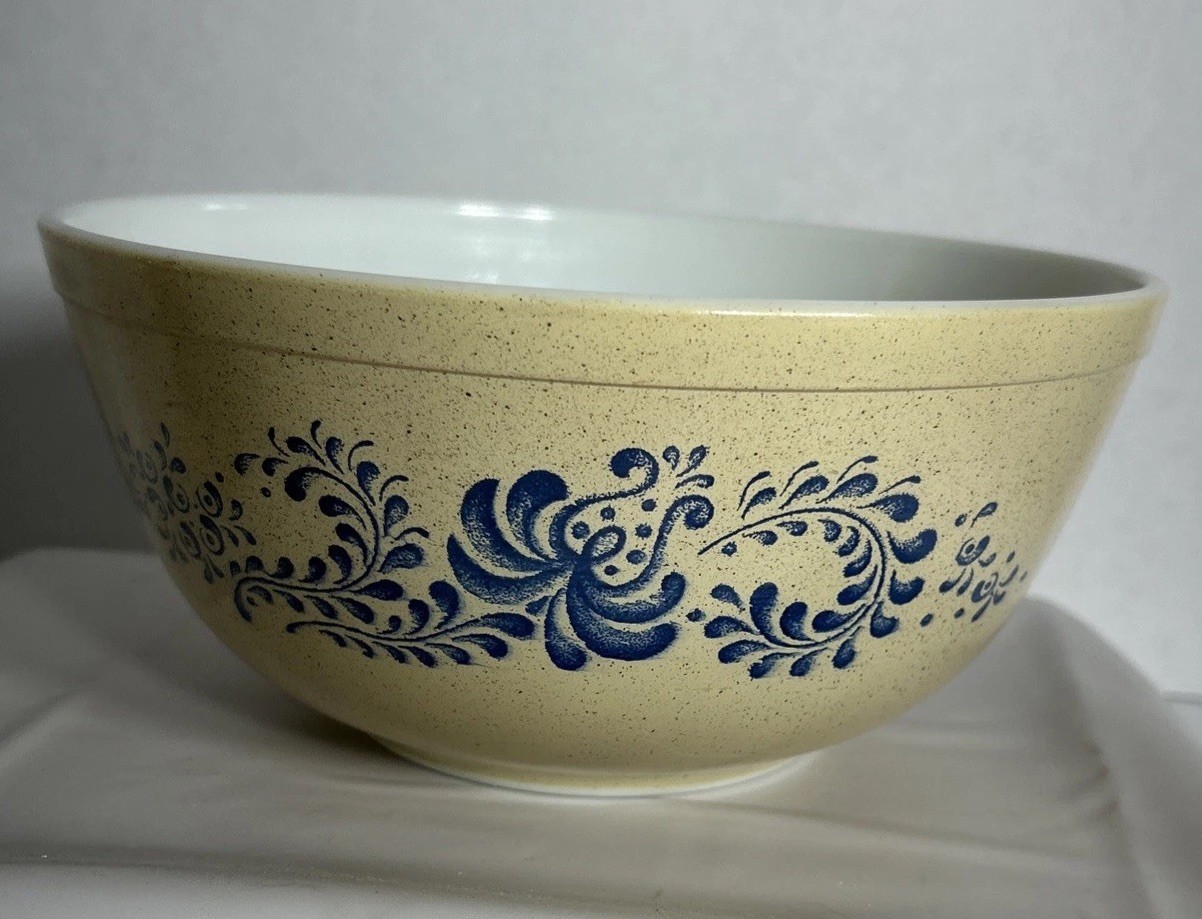 Vintage Pyrex Homestead Mixing Bowl 403 , 750ml