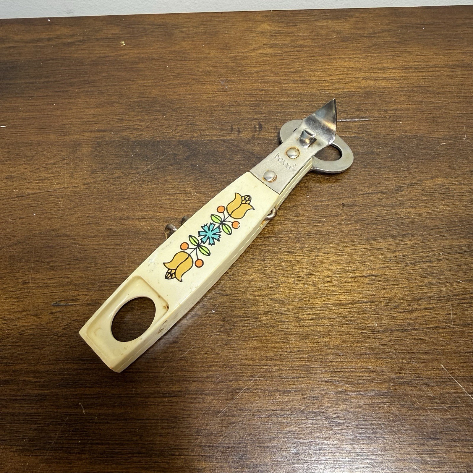 Vintage 1960s Bonny Bottle & Can Opener w Corkscrew Groovy White Floral Tulip