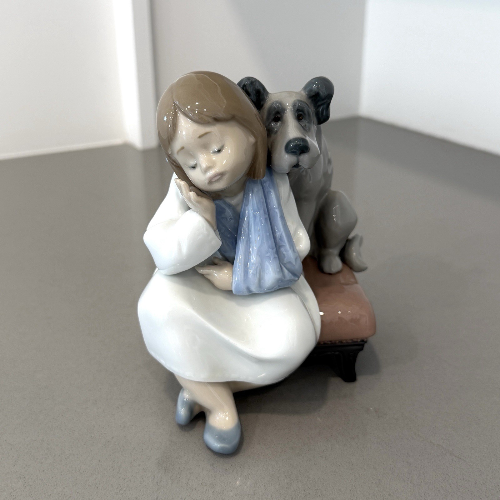 VTG Lladro We Can\'t Play Figurine Retired Injured Girl Dog 5706 Porcelain