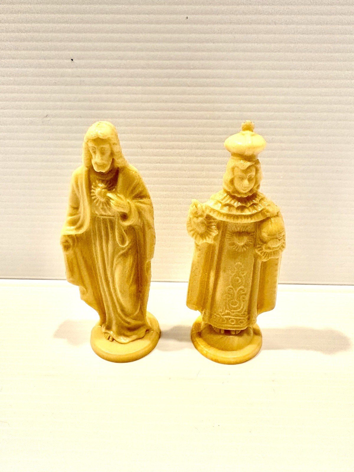 Vintage Molded Plastic Figurines Of Jesus & Infant Jesus Of Prague 3.5” x 1.5”