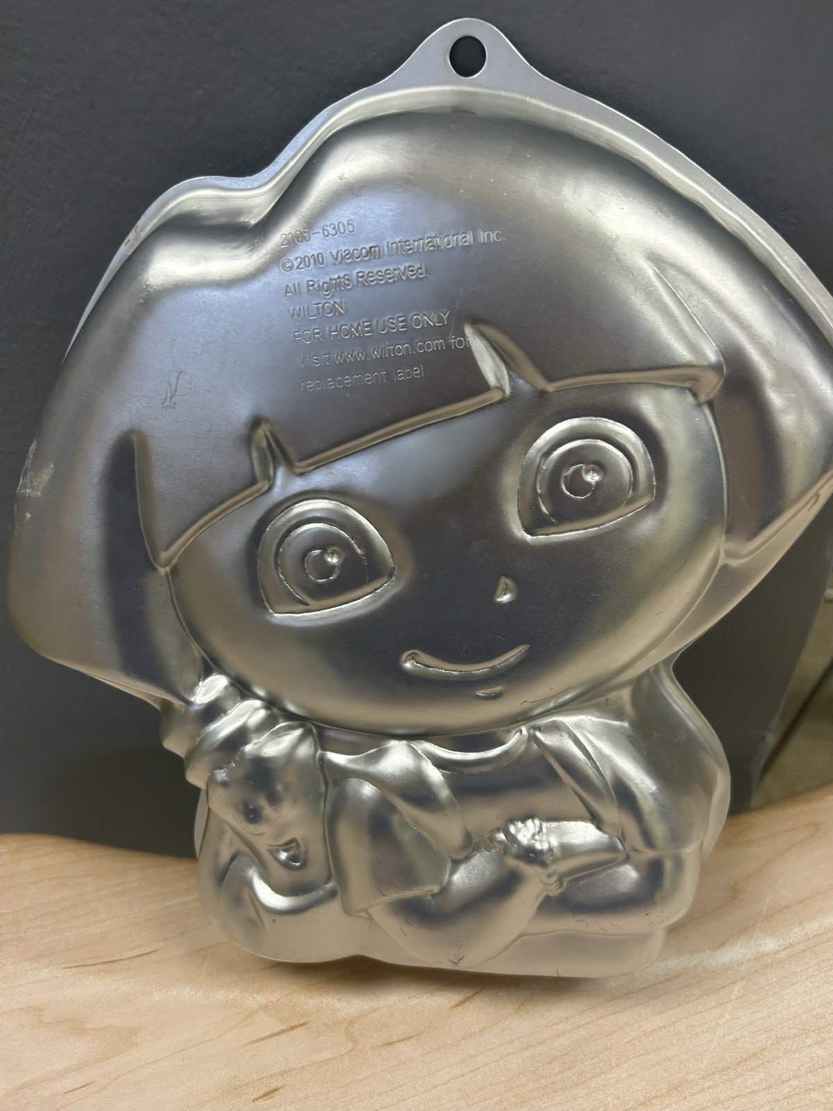 Wilton 2010 DORA THE EXPLORER Cake Pan Mold Tin