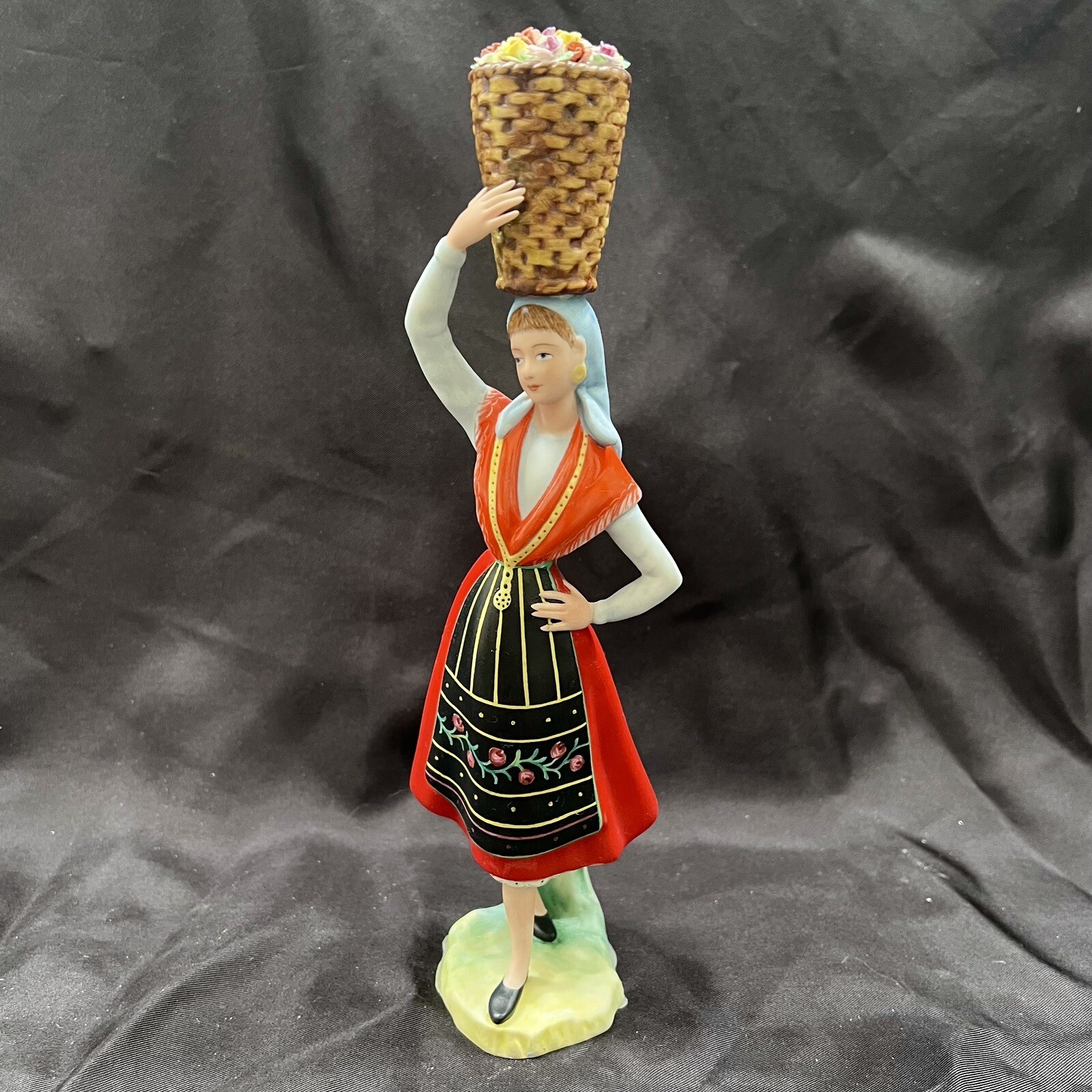 RARE Vista Alegre Portugal Figurine BEIRA BAIXA Regional Collection Vintage