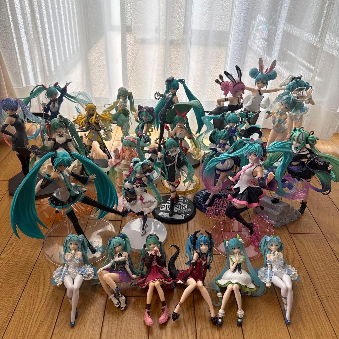 Hatsune Miku Figure Lot 26 Pieces Collectible Anime Figures Authentic Japan