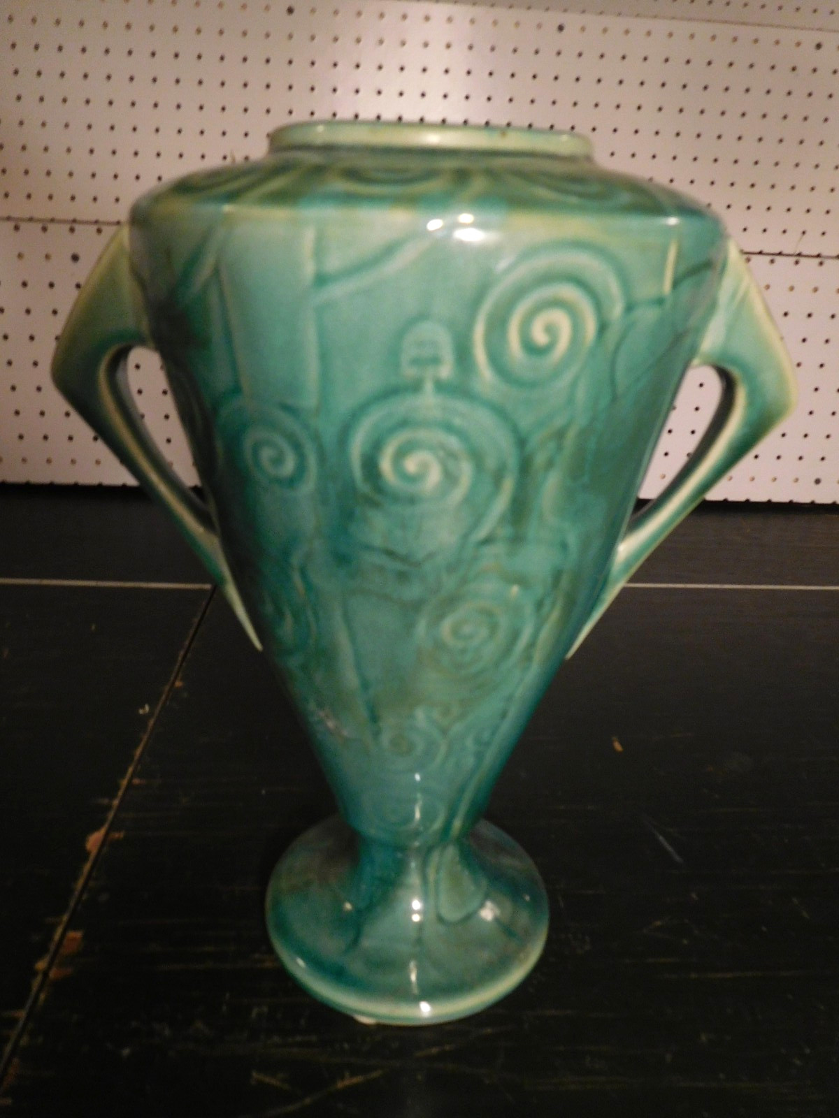 Vintage Classic Winner's Cup Trophy Style Green With Swirls 11-1/2 inch Vase