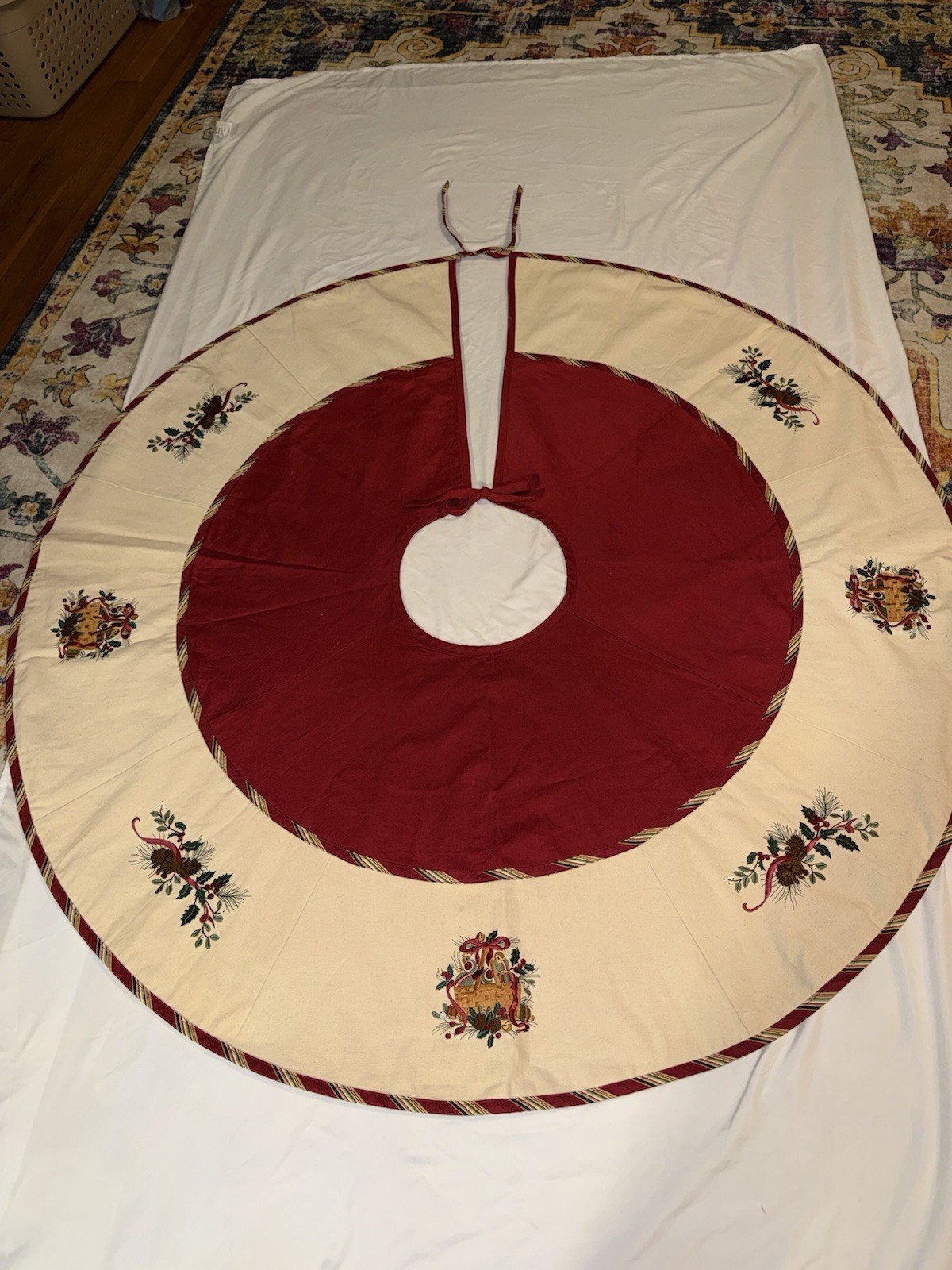🇺🇸LONGABERGER Christmas Tree Skirt Embroidered 52” FAMILY Heirloom Forever 🧺✨