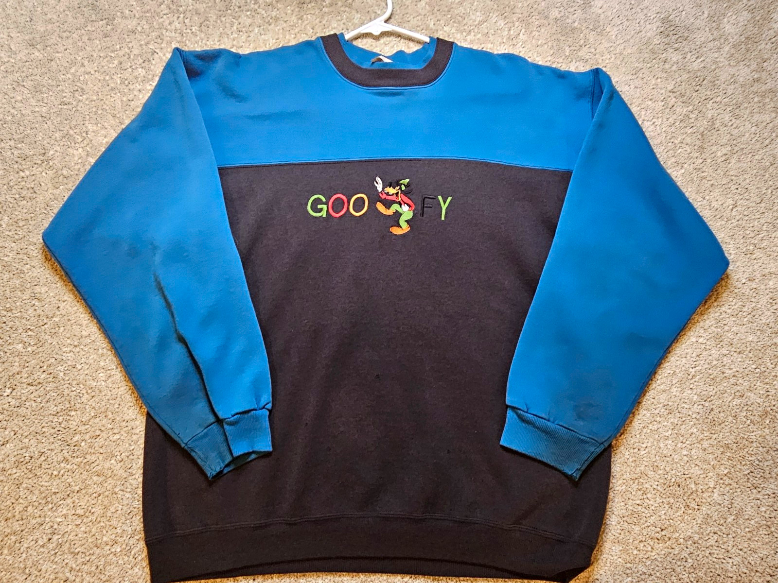 Disney Goofy Embroidered vintage Crewneck Sweatshirt Adult Size L Black/Blue