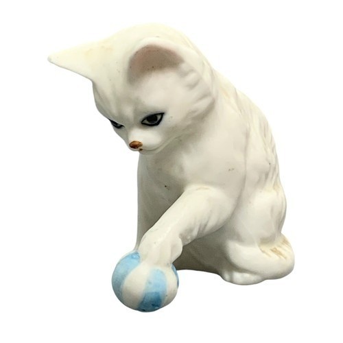 Lefton White Persian Kitten Playing w/ Blue Ball Bone China Figurine 2.25\