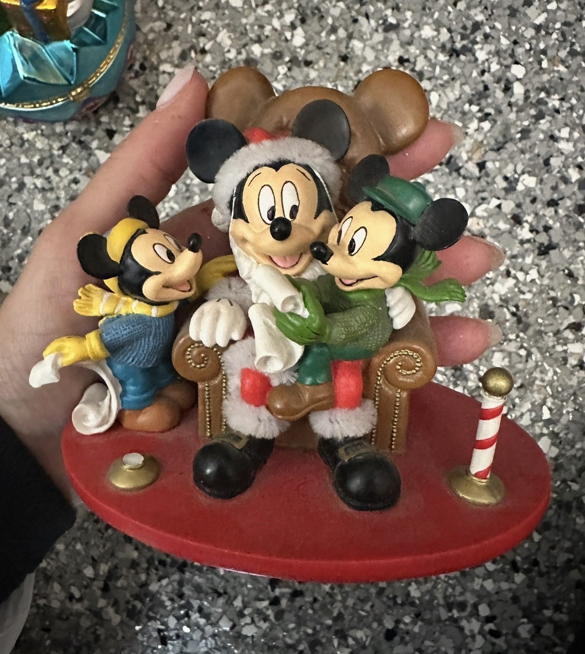 EUC The Hamilton Collection “Mickey’s Christmas Celebration” #0128