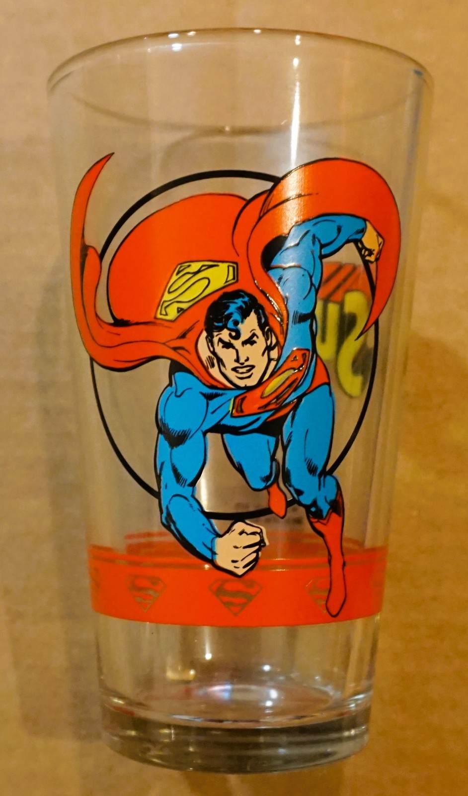 iCUP Superman Character with Insignia band 16 oz pint glass
