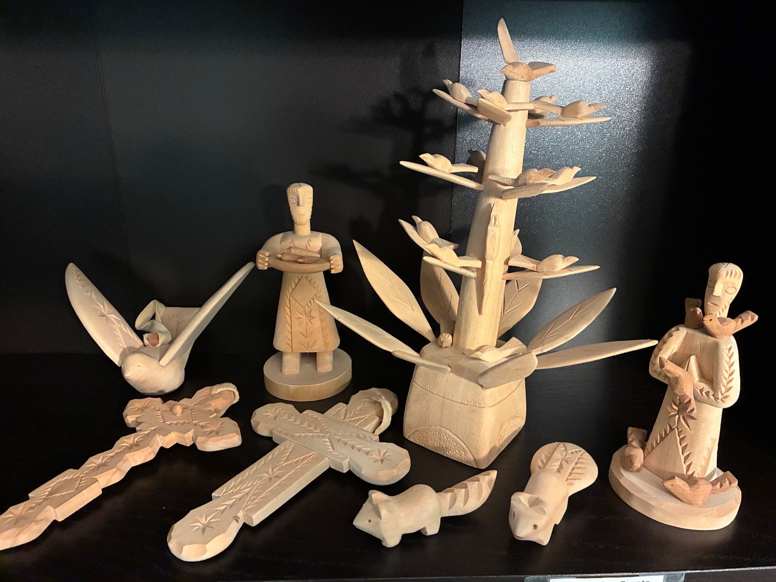 Native American traditional wood carvings (8 pieces) - Gloria Lopez Cordova