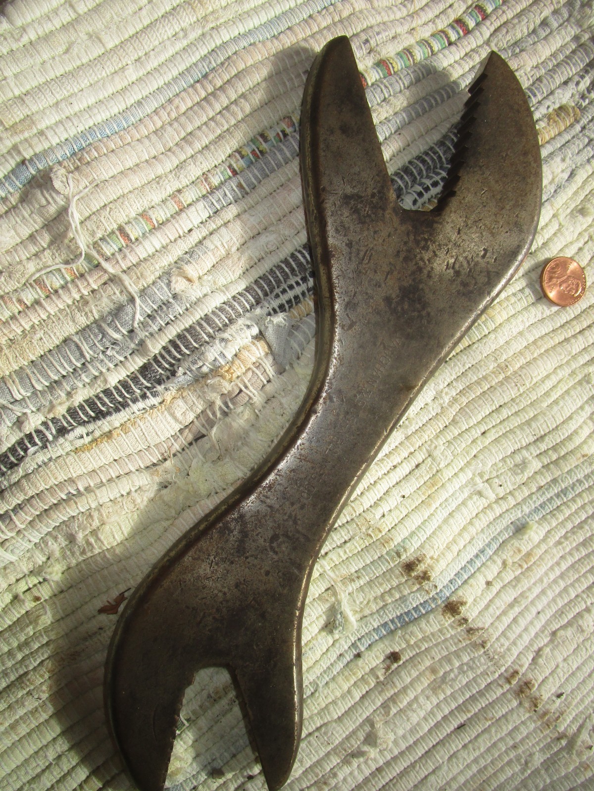 Vintage VAUGHAN & BUSHNELL Double Alligator Wrench   11 Inches   2 lbs. 12 oz.
