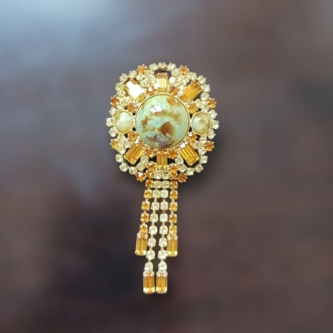 Vintage Brooch Jewelry Pre-owned with Slight Damage, Collectible Accessory