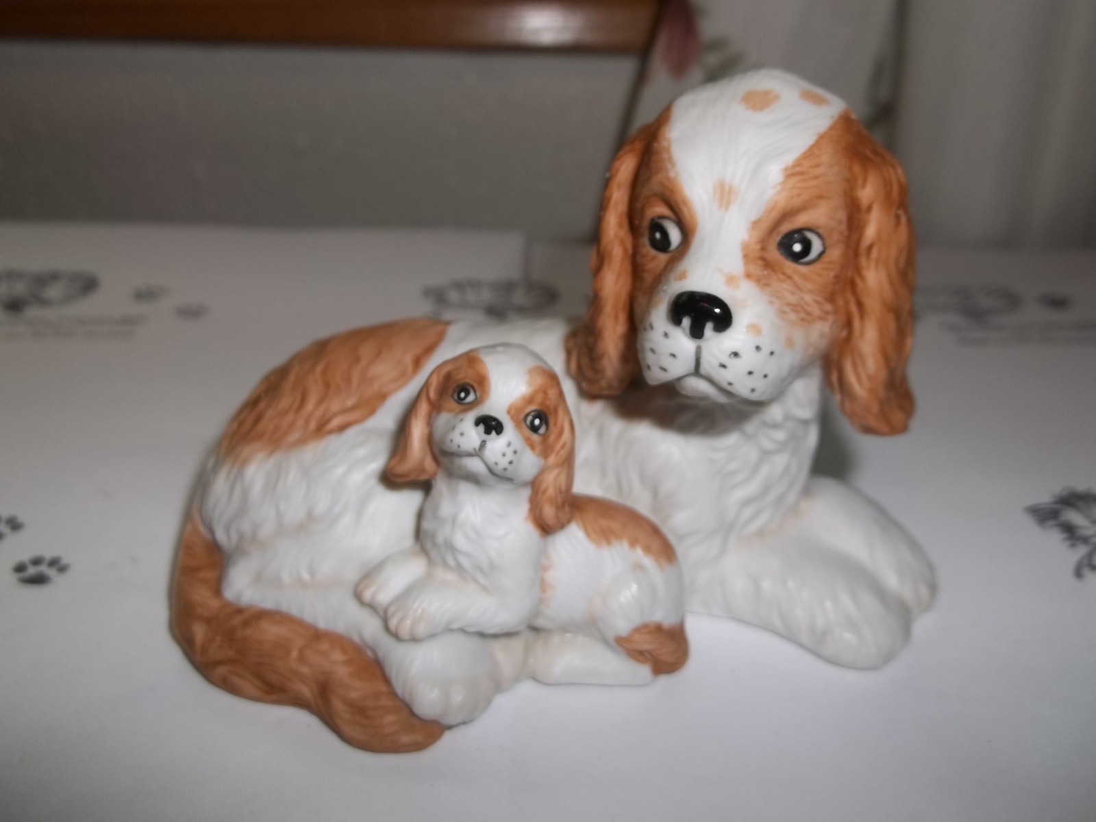 VINTAGE HOMCO Spaniel Dog and Pup HAS GOLD FOIL STICKER #1424 VGC