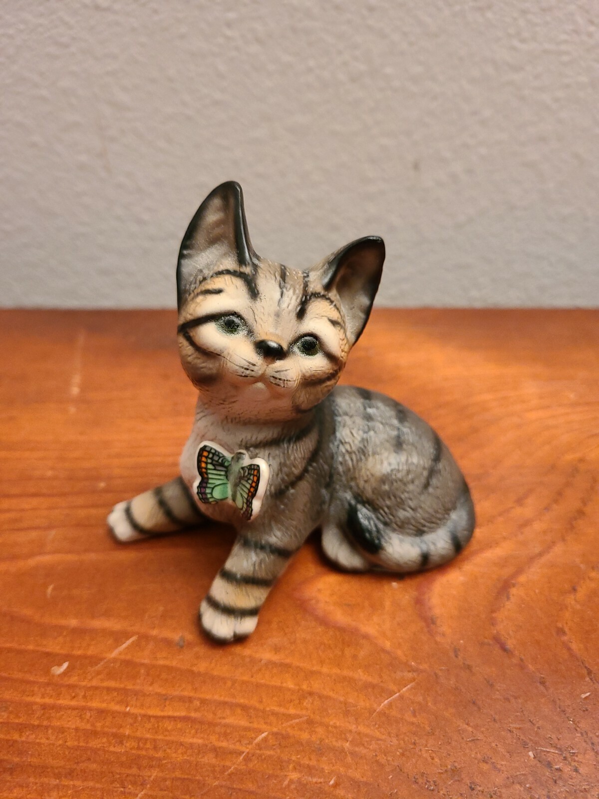 Harvey Knox Kingdom Porcelain Figurine TABBY CAT with Butterfly GLOBAL ART JAPAN
