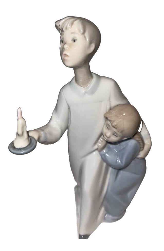 lladro nice Children in Nightshirts with candle (repaired) As is