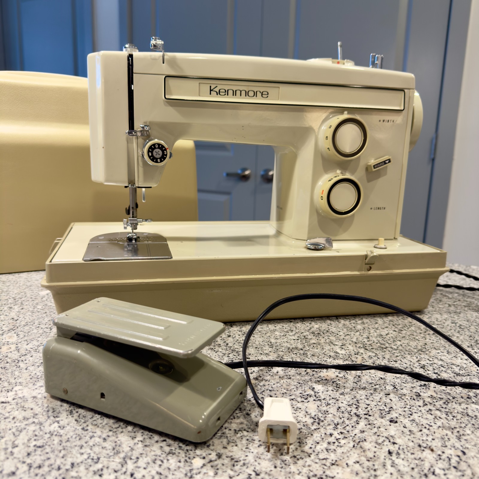 VINTAGE Kenmore 158.13470 Heavy-Duty Mechanical Zig-Zag Sewing Machine 70s VINTAGE Kenmore 158.13470 Heavy-Duty Mechanical Zig-Zag Sewing Machine 70s