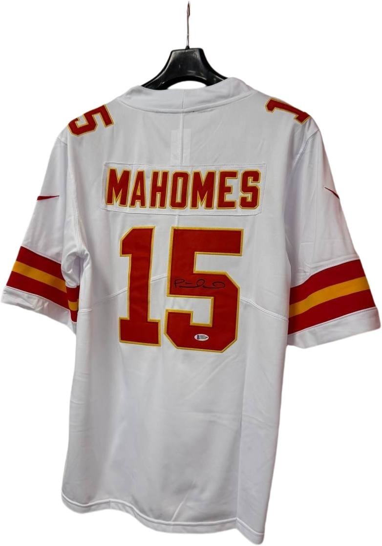 Signed PATRICK MAHOMES (Player NFL) KC Chiefs Autographed BAS COA Signed PATRICK MAHOMES (Player NFL) KC Chiefs Autographed BAS COA