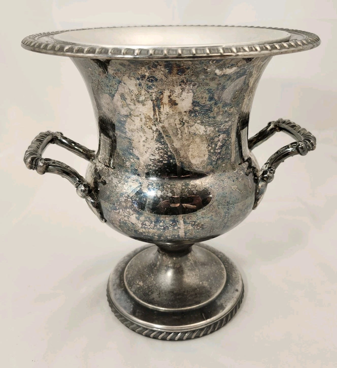 W M Rogers Vintage Silverplate Castleton #851 Champagne/Wine Ice Bucket Trophy 