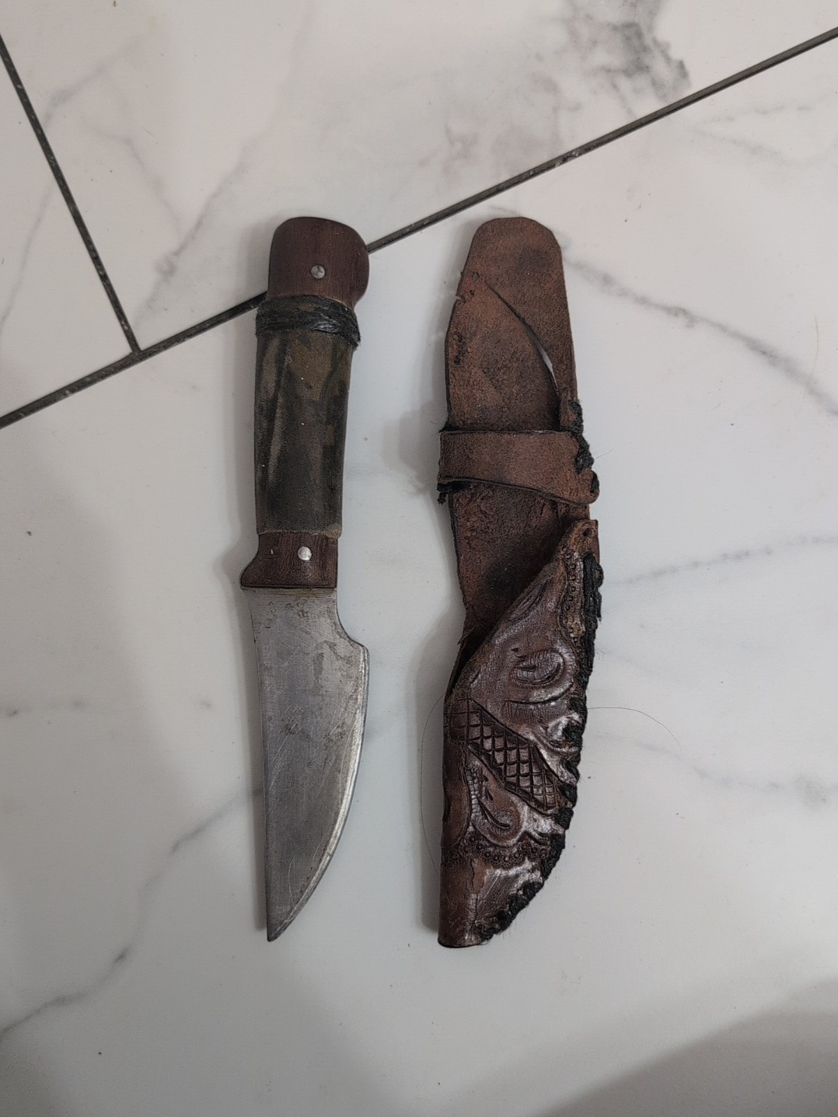 Vintage Man Made Knife With Leather Case. U6