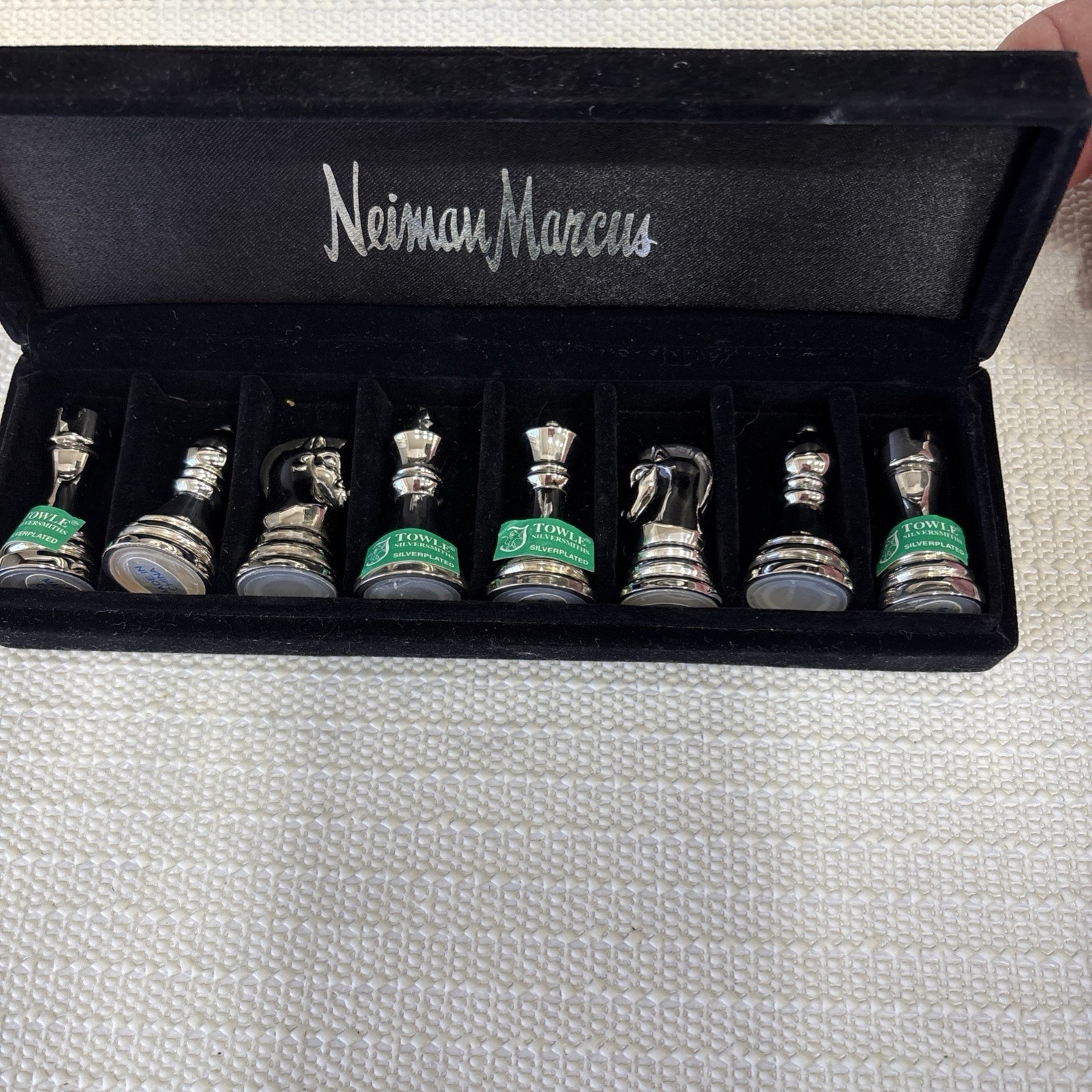 VTG TOWLE SILVERPLATE MINI SET OF 8 CHESS PCS SALT & PEPPER SHAKERS NEW IN CASE VTG TOWLE SILVERPLATE MINI SET OF 8 CHESS PCS SALT & PEPPER SHAKERS NEW IN CASE