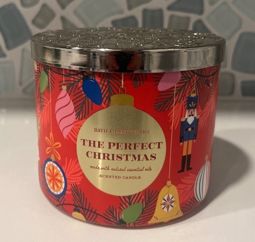 NEW Bath & Bodyworks Christmas Candle The Perfect Christmas Cozy Sweet & Woodsy