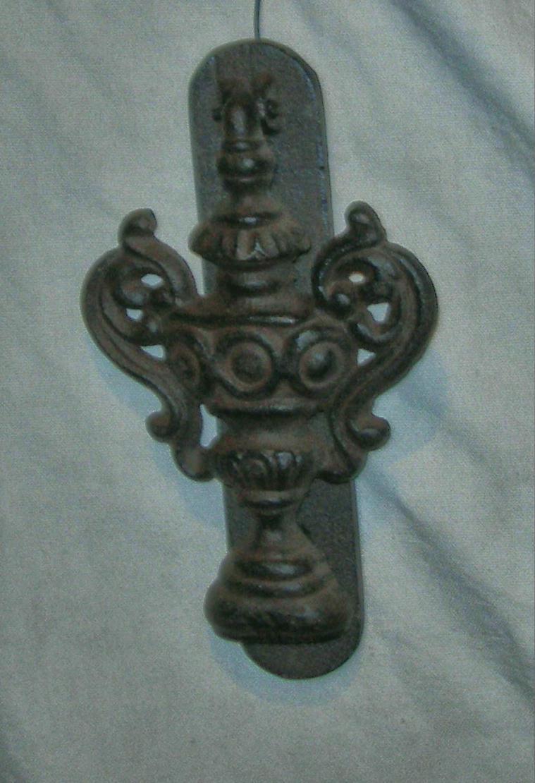 CAST IRON RUST FINISH URN DOOR KNOCKER 
