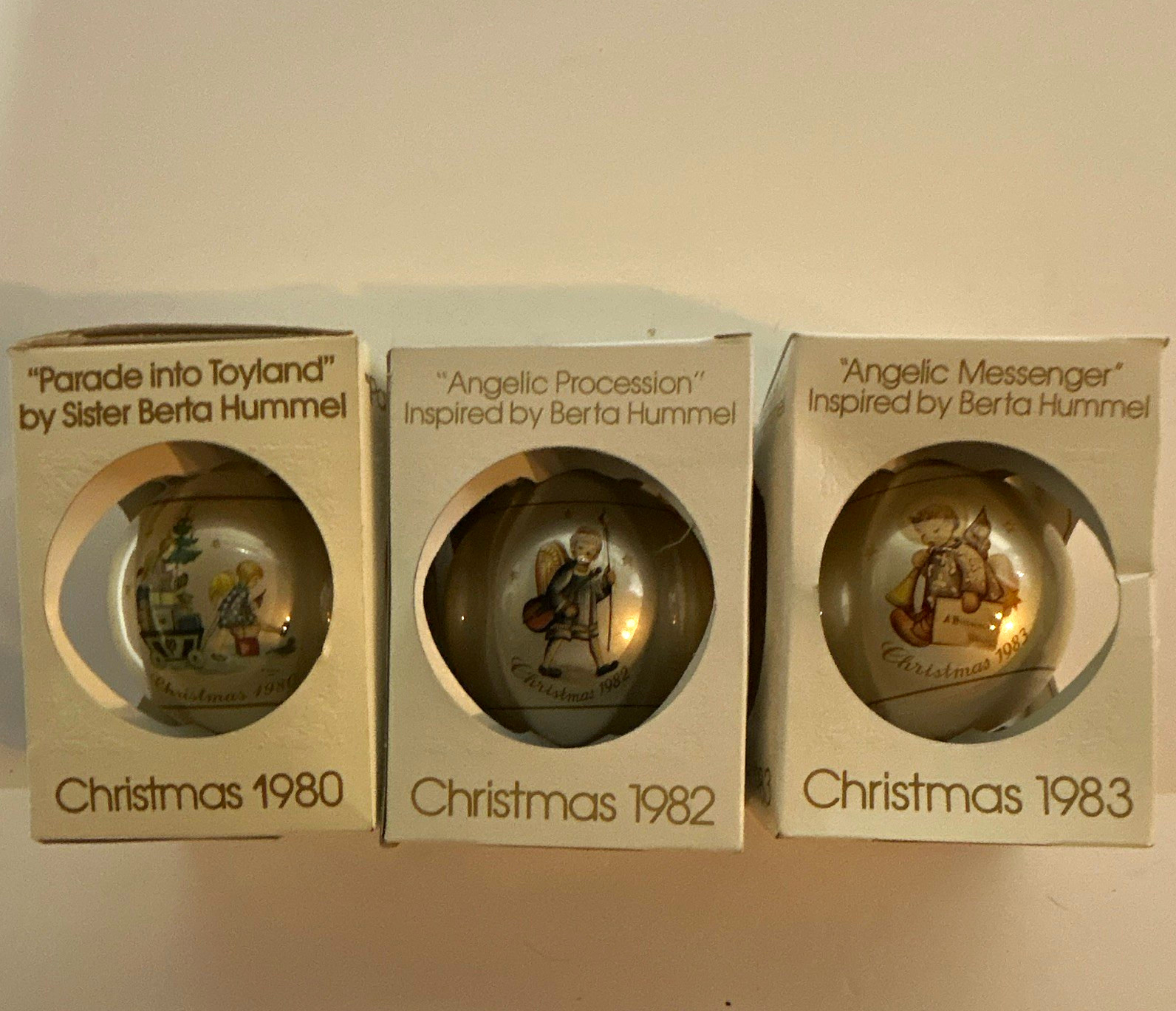 Schmid Limited Edition White Christmas Ball Ornament Set of 3 (1980-1983) Schmid Limited Edition White Christmas Ball Ornament Set of 3 (1980-1983)
