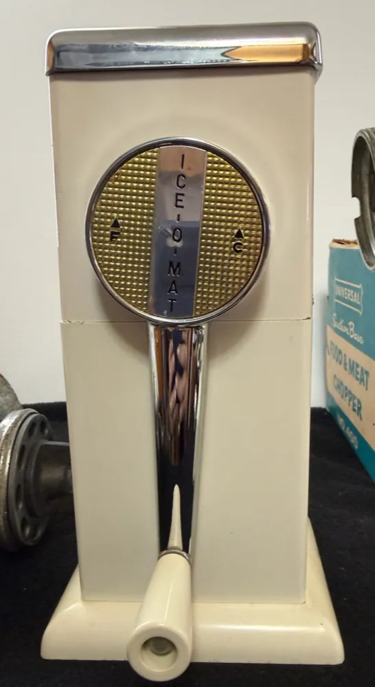 Vintage ICE-O-MATIC Mid Century Ice Crusher w/Wall Mount 2 ToneWhite Model TW347