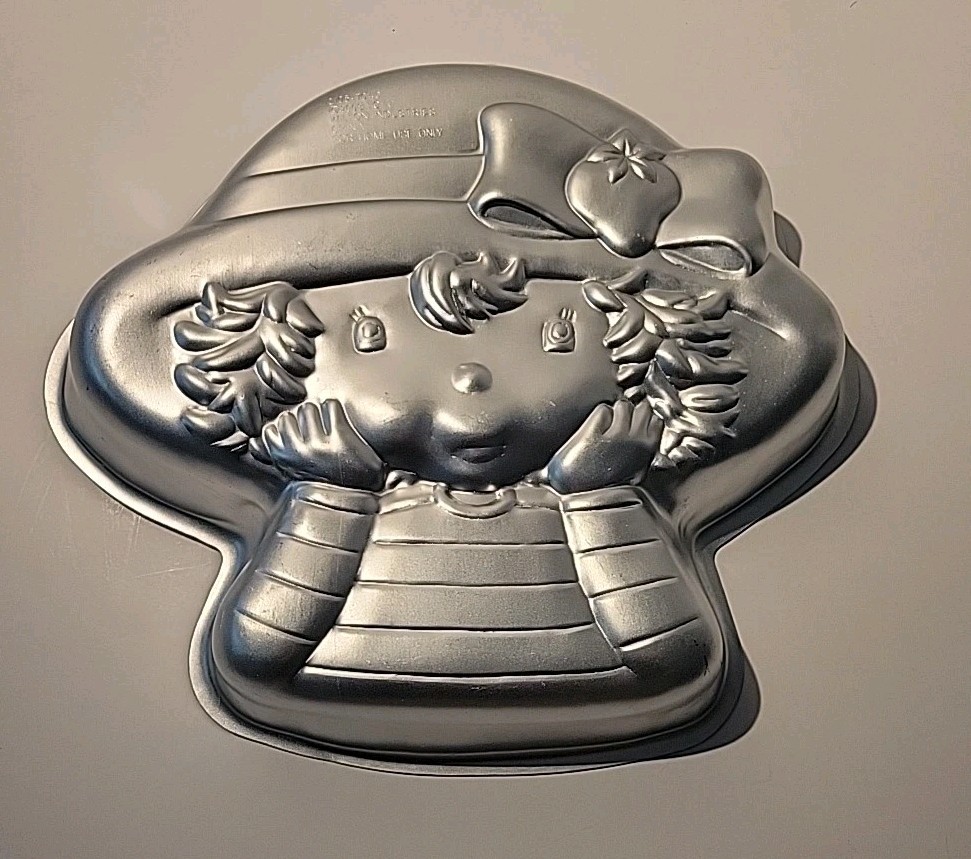 2003 Wilton Strawberry Shortcake Cake Pan Baking Mold #2105-7040