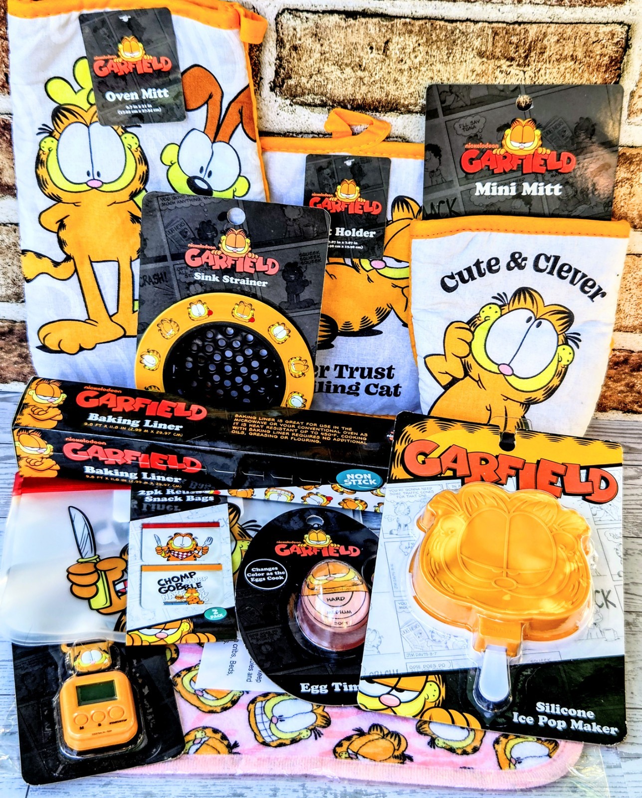 Garfield Ultimate Kitchen Gift Set 10pc Oven Mitt Timer Snack Bags Ice Pop NEW