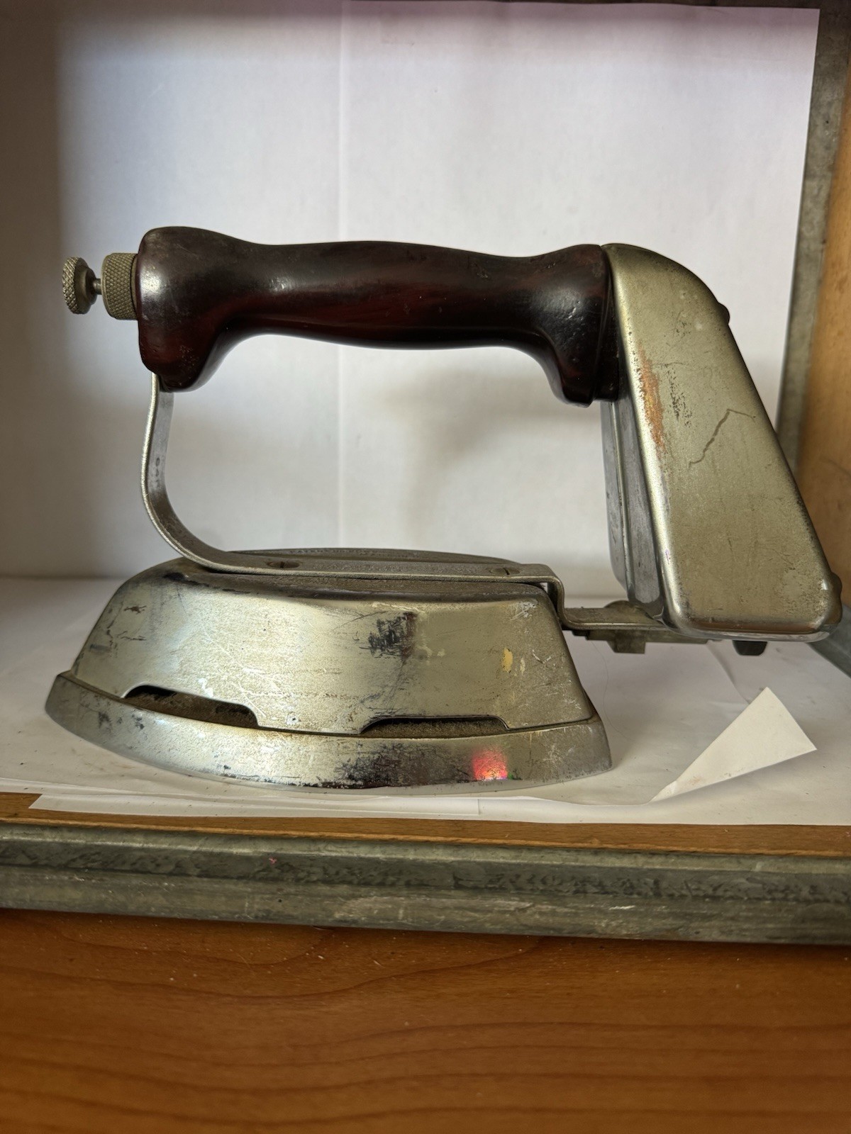 Vintage Montgomery Ward Gasoline Powered Iron Quick Lighting r4s2