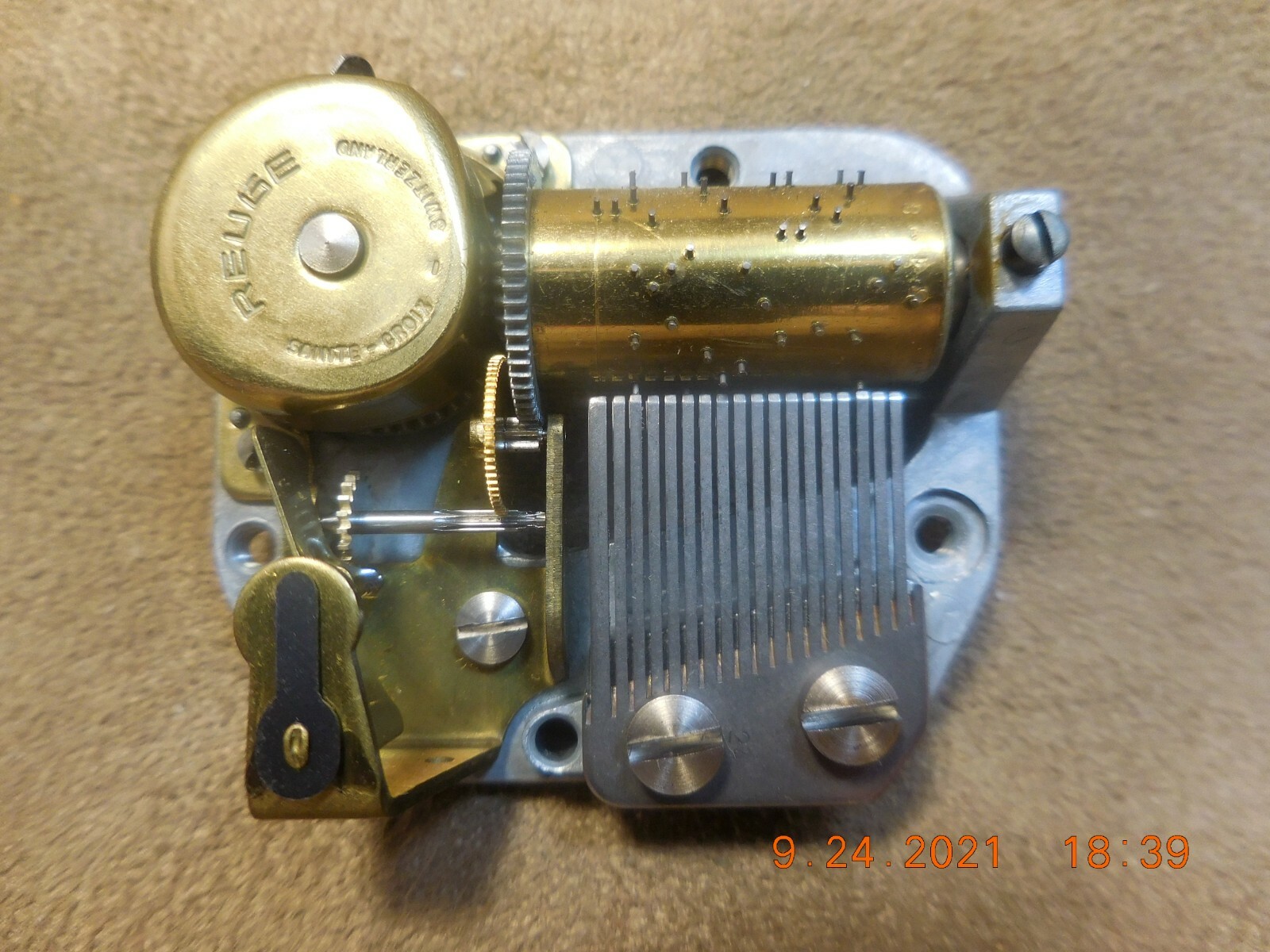 REUGE 1 TUNE 18 NOTE MUSICAL MOVEMENT NEW/ OLD STOCK 