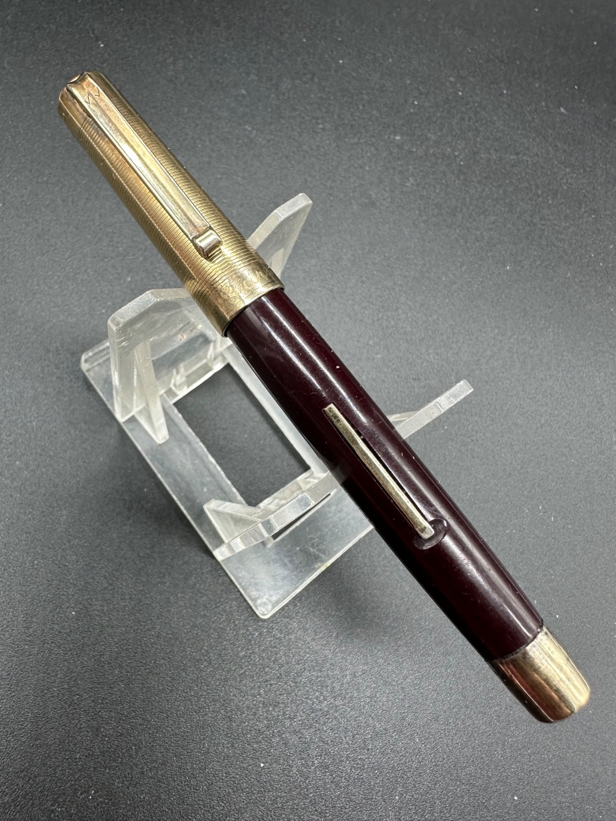 Vintage  5th Avenue Eversharp Burgandy Fountain Pen