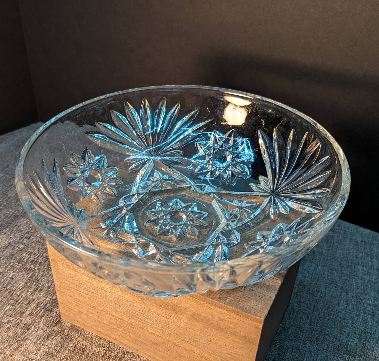 Vintage Anchor Hocking EAPC Prescut Star Glass Bowl 7” X 2” Berry Server Vintage Anchor Hocking EAPC Prescut Star Glass Bowl 7” X 2” Berry Server