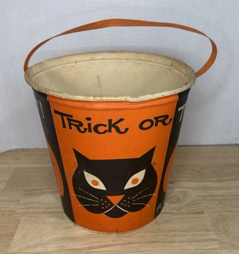 Vintage Halloween Large Trick or Treat Candy Tub Lily-Tulip Cup Corp. ca. 1960s