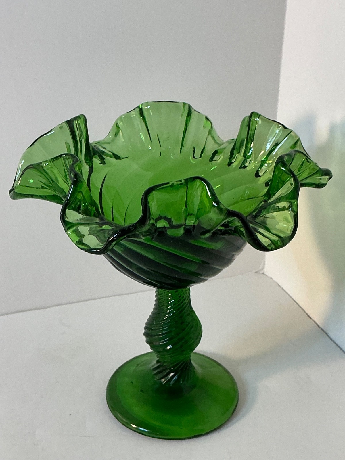 Green Glass Compote Bowl Ruffled Swirl & Crimped Candy Dish Pedestal 5.5”x6”